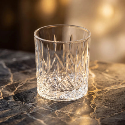 Kristálymintás Whisky Pohár 330ml kézzel csiszolt geometrikus mintával, elegáns italokhoz.